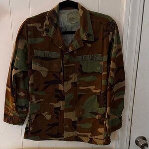 Real U.S. Army Camouflage Jacket with Green and Brown Tones